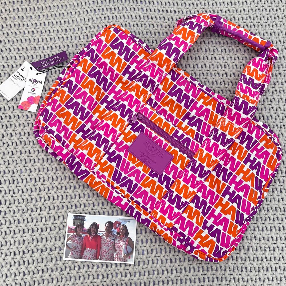 ALOHA Collection• HAWAIIAN AIRLINES KEEP IT LIGHT WEEKENDER In VINTAGE HAWAIIAN